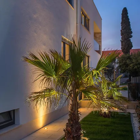 Nicolina Apartman Kastela