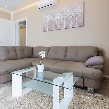 Nicolina Apartman Kastela