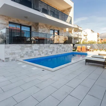 Nicolina Apartman Kastela